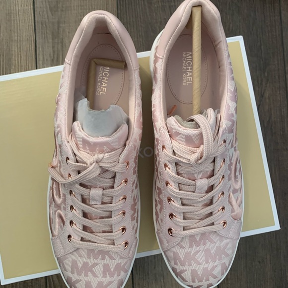 NIB Michael Kors Poppy Embroidered Logo Jacquard Platform Sneaker sz 8.5 - Picture 3 of 5